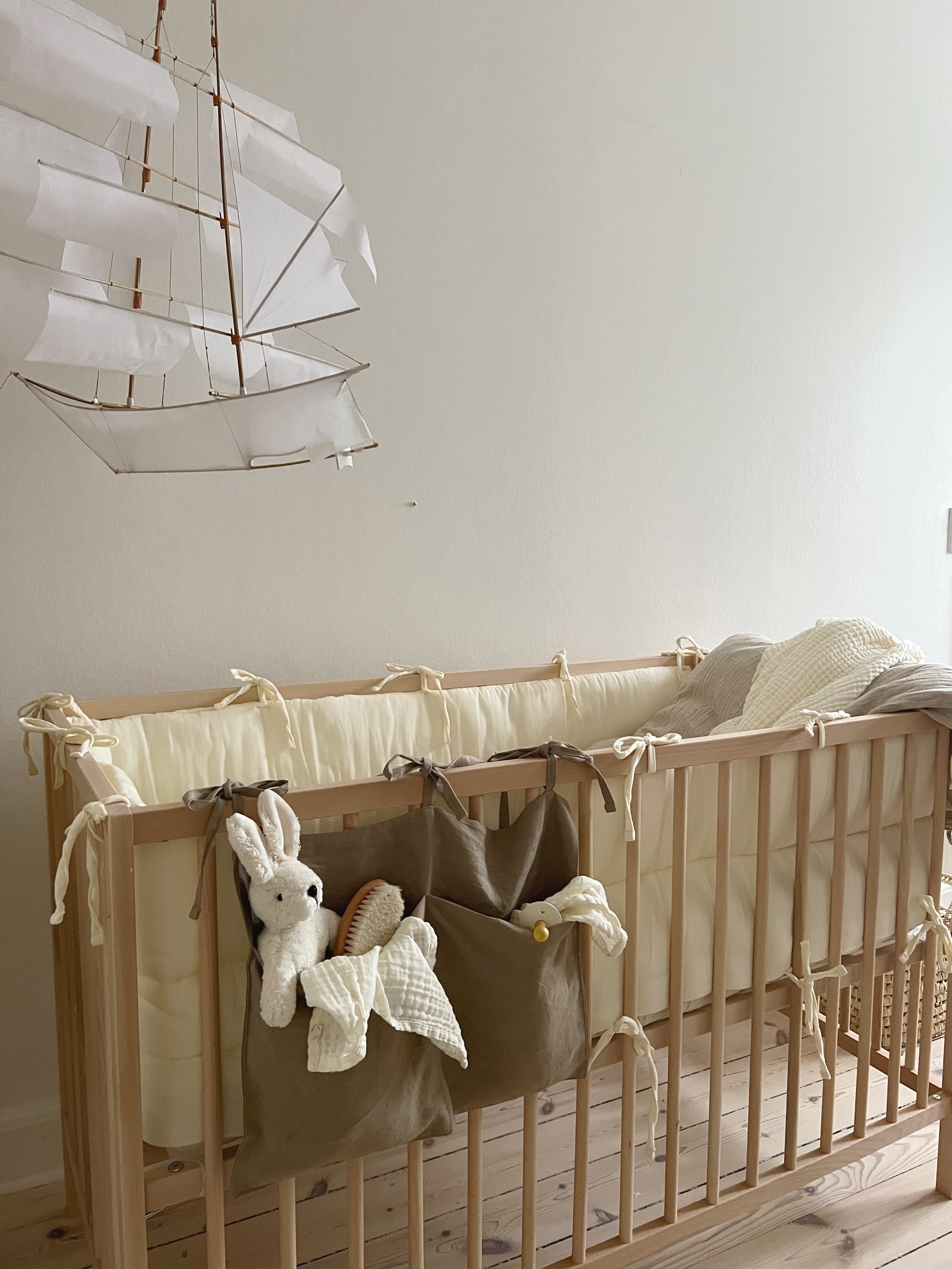 Linen Bed Pocket Dark Beige