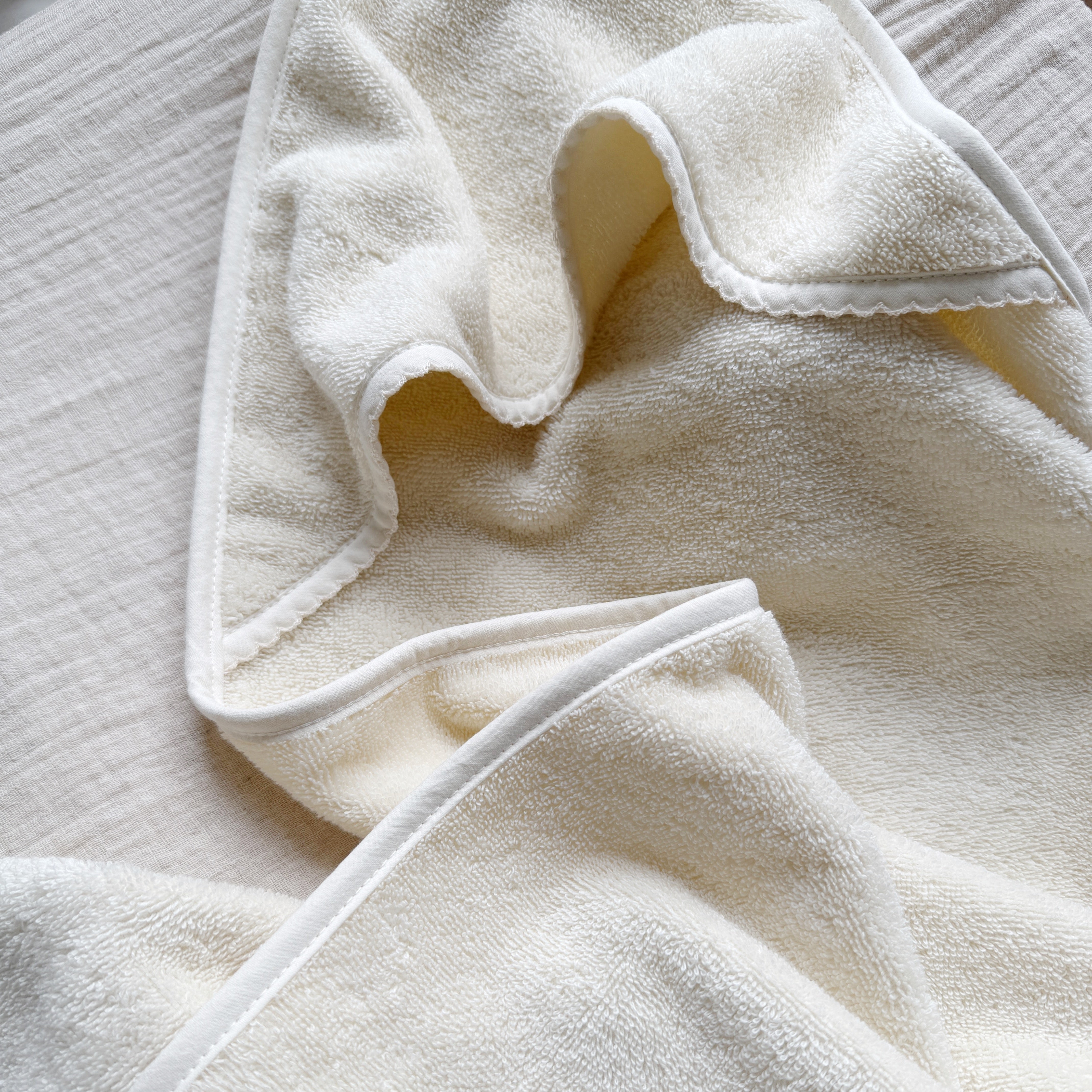 Lubilu Organic Hooded Towel with Edge Detail Creme
